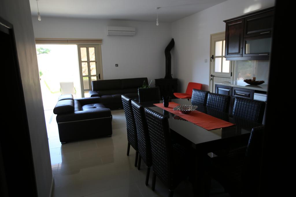 Villa Melyia كاتو بيرغوس الغرفة الصورة