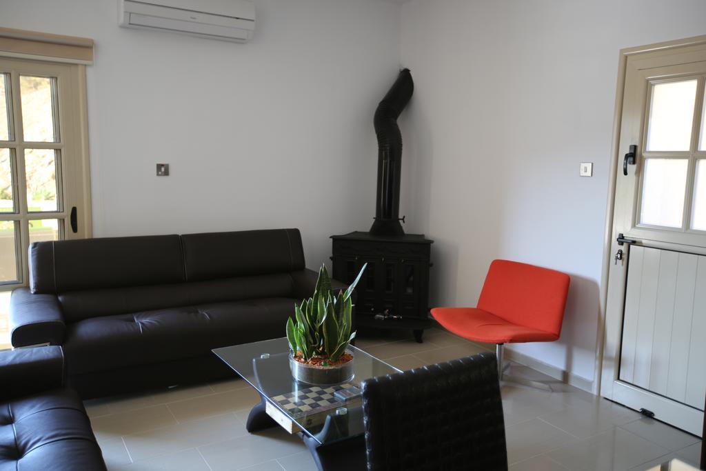Villa Melyia كاتو بيرغوس الغرفة الصورة